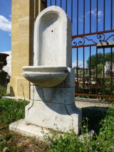 ANCIENNE FONTAINE PROVENCALE. DEBUT XXEME SIECLE.