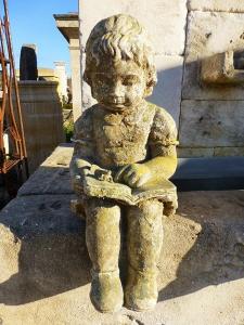 STATUES ENFANT EN PIERRE. 