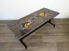 TABLE BASSE EN CERAMIQUE ET METAL. SIGNEE ADRI 1970