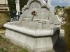 FONTAINE EN PIERRE BLANCHE DE CASSIS.