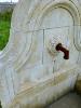 FONTAINE EN PIERRE BLANCHE DE CASSIS.