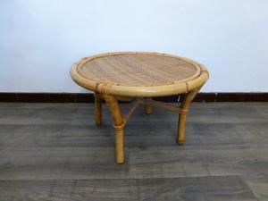 TABLE BASSE RONDE  EN BAMBOU VINTAGE. 1970