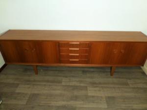 ENFILADE SCANDINAVE FRISTHO EN TECK. 1960