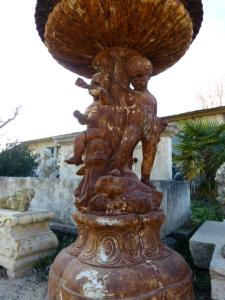 GRANDE FONTAINE EN FONTE. MILIEU XXème SIECLE.