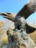 MAJESTUEUSE STATUE D’AIGLE EN BRONZE. 