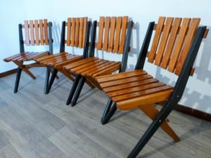 4 CHAISES DE JARDIN VINTAGE EN BOIS DEJOU.1980